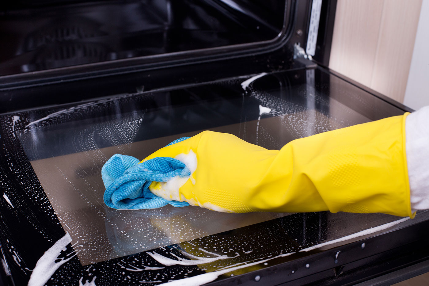 Clean an oven